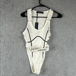 NWT Maniere de Voir Ivory High Cut Leg Belt Soft Bodysuit Size 4